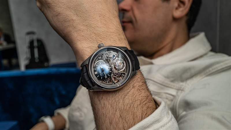 亨利慕時(shí)(H. Moser & Cie Pioneer)圓柱骨架陀飛輪腕表