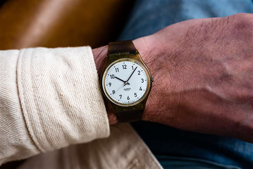 作者手腕上的 Swatch。
