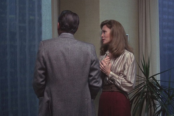 費·唐納薇 (Faye Dunaway) 在電影“網(wǎng)絡”中的一個場景