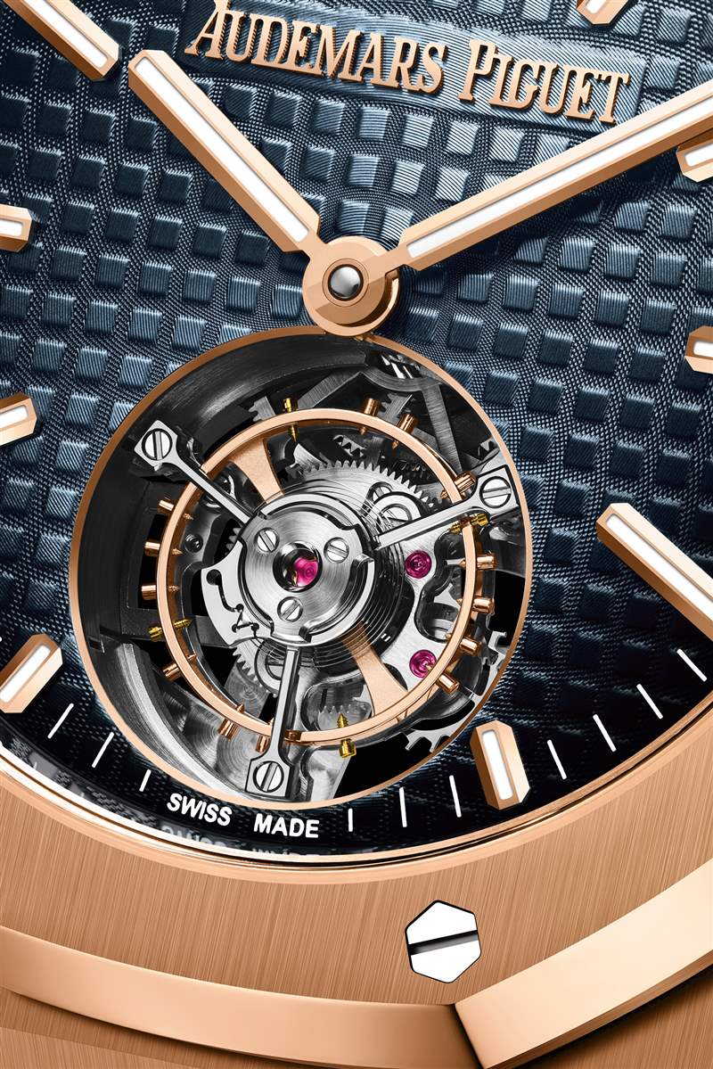 Audemars Piguet推出全新皇家橡樹自動(dòng)上鏈飛行陀飛輪腕表
