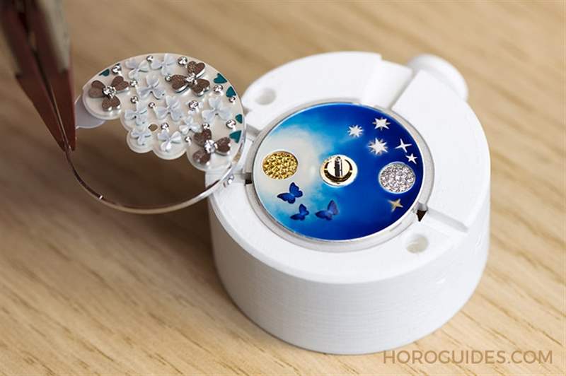 VAN CLEEF & ARPELS - 讀取她的時(shí)光花語(yǔ)：梵克雅寶2023全新詩(shī)意復(fù)雜時(shí)計(jì)