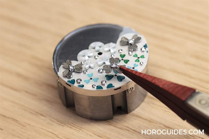 VAN CLEEF & ARPELS - 讀取她的時(shí)光花語(yǔ)：梵克雅寶2023全新詩(shī)意復(fù)雜時(shí)計(jì)