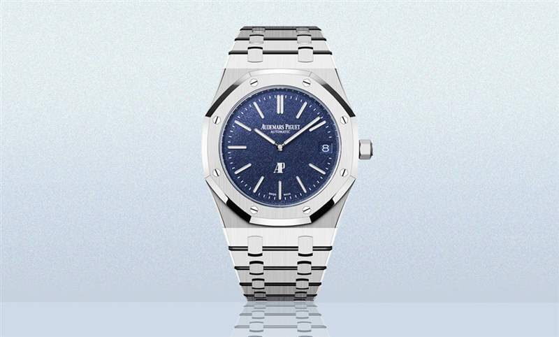 白金材質(zhì)的Royal Oak「JUMBO」16202BC,采用愛(ài)彼全新藍(lán)色粒紋表面